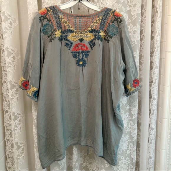 JOHNNY WAS * 3J BIYA Slate Blue Embroidered Top - Picture 4 of 12